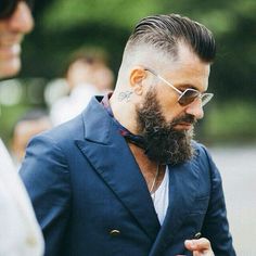 Barba Hipster, Man With A Beard, Beard Haircut, Beard Hairstyle, Beard Look, Great Beards, Rockabilly Style, Mens Fashion Edgy, Beard Tattoo