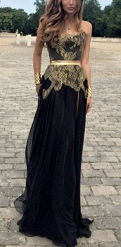 Long black and gold dress Black Gold Gown, Black And Gold Dress, Gold Gown, Gorgeous Gowns, Gold Dress, Beautiful Gowns, Fancy Dresses, Street Styles, Dream Dress