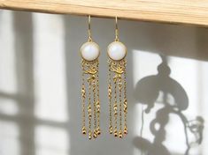 More similar styles: https://www.etsy.com/shop/EasternDragonShop?ref=seller-platform-mcnav&section_id=50321504 ⭐️ Introducing our Chinese vintage style dangles that the dangly part is made in synthetic jade that's a round shape and the tassel part is very delicate with bird decor on. ⭐️ The dangles showcase intricately designed Chinese elements, adding a cute and elegant touch to your look. ⭐️ Crafted with hypoallergenic materials, these earrings offer a comfortable and safe wearing experience. Chinese Earrings, Chinese Element, Chinese Vintage, Aesthetic Gift, Long Tassel Earrings, Gift For Best Friend, Bird Charm, Fancy Jewellery, Bird Decor