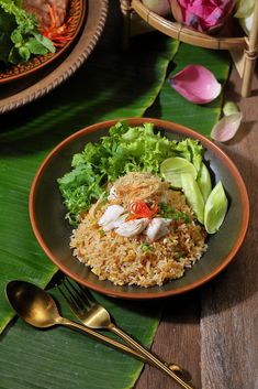 ข้าวผัดปู Authentic Thai food style Thai Cuisine food stylist by Watchara Chalermchon Authentic Food Photography, Thai Cuisine Photography, Thai Food Authentic, Thailand Food Photography, Thai Food Photography Style, Food Design Ideas, Thai Food Dishes, Traditional Thai Food, Thai Chicken Satay