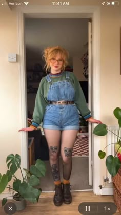 Warehouse Outfits For Women, Doc Martens And Overalls, Grunge Jumper Outfit, Overalls Autumn Outfit, Doc Martens And Tights Outfit, Edgy Style Plus Size, Alternative Style Plus Size, Outfit Inspo Aesthetic Plus Size, Alternative Overall Outfit