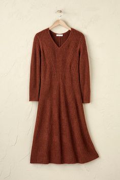 Streamlined ribbing meets soft and lofty yarns, for a dress that’s equally flattering and comfortable. And it looks great with boots! Midweight, slipover style drapes nicely, with a V-neck and flared skirt. Trendy Fall Dress, Sweater Dress For Petite Women, Women’s Winter Dresses, Winter Linen Dress, Dresses With Tall Boots, Casual Winter Dresses, Casual Fall Dress, Wardrobe Revamp, Weekend Sweater