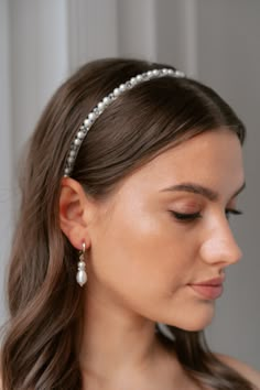 The jewelry is made of pearls and transparent beads! Minimalistic headband that you will for sure like! Upgrade shipping if you need the accessories in rush! https://www.etsy.com/listing/988957763/express-shipping-for-bridal-headpiece?ref=shop_home_active_6&frs=1 For USA and Canada citizens only, other countries have express shipping from the start. If you didn't find anything that you wanted, but you really like my pieces and style, you can take a look at other works on the Instagram https://ww Silver Headband Hairstyles, Dainty Bridal Headband, Simple Bridal Hair Accessories, Simple Wedding Headband, Simple Hair Piece, Pearl Headband Hairstyles Wedding, Pearl Headband Wedding Short Hair, Bridal Hair Pearl Headband, Simple Bridal Hairstyles Down