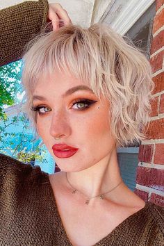 Layered Bobs For Fine Hair, Bobs For Fine Hair, Kort Bob, Layered Bobs, Low Maintenance Hair, Bob Hairstyles For Fine Hair, Texturizer On Natural Hair, Short Blonde, Haircuts For Fine Hair