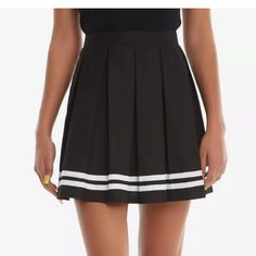 Woman’s Hot Topic Pleated Tennis Skirt Black White Sz Small Medium Nwt Casual Black Mini Length Tennis Skirt, Black Tennis Skirt For School In Spring, Black Mini Length Casual Tennis Skirt, Trendy Black Skort For School, Casual Black High Waist Pleated Skirt, Black Spring Tennis Skirt For School, Casual Black Lined Tennis Skirt, Casual Black Short Tennis Skirt, Casual Black Short Pleated Skirt