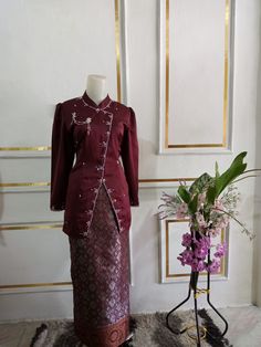 #bajukurung Baju Kurung Outfit, Bridesmaid Melayu, Kebaya Malaysia, Melayu Dress, Kebaya Melayu, Dress Malaysia, Dress Batik Modern, Simple Elegant Dresses