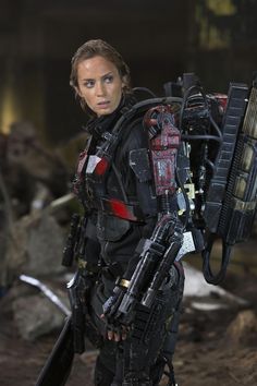 #Emily Blunt as Sergeant Rita Vrataski, aka "the Angel of Verdun" "the Full Metal Bitch" (Edge of Tomorrow) Rita Vrataski, Female Movie Characters, Stars D'hollywood, Combat Jacket, Edge Of Tomorrow, Alicia Vikander, Richard Madden, Zoe Saldana, Daniel Craig