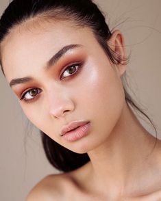 Minimal makeup for brown hair Smokey Eye Makeup Look, Trendy Eyeshadow, Orange Makeup, Make Up Inspiration, Smokey Eyeshadow, Formal Makeup, Runway Makeup, Brave Girl