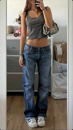 Travel Outfits For Women, Best Travel Outfits For Women, Airport Outfit Ideas, Sweatpants Outfit Ideas, Flight Outfit, Outfit Airport, Main Character Energy, Airport Outfits, Looks Jeans