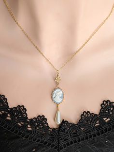 Indulge in the charm of a bygone era with our exquisite Pearl Cameo Necklace, a stunning blend of historical allure and Art Deco opulence. This 14K gold-plated pendant pays homage to romantic vintage aesthetics, making it the perfect accessory for those who appreciate timeless beauty. ✨ **Key Features - **Pearl Cameo Pendant Intricately detailed, capturing the essence of grace and sophistication. - **14K Gold Plating A luxurious touch, adding warmth and richness to the delicate design. - **Histo Jewelry Romantic, Teacher Graduation, Cameo Earrings, Romantic Jewelry, Vintage Inspired Jewelry, Cameo Jewelry, Cameo Necklace, Cameo Pendant, Small Shops