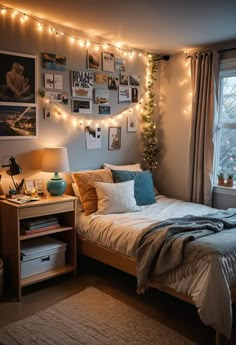 21 Cozy Dorm Room Inspo To Maximize Small Spaces Simple Cozy Dorm Room, How To Decor A Small Bedroom, Ideas For Storage In Small Bedroom, Light Blue Small Bedroom, Simple College Bedroom, College Apartment Bedroom Aesthetic Cozy, University Bedroom Aesthetic, Minimalist Dorm Room Decor