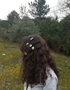 Curly Hair Faceless, Curly Hair Aesthetic Faceless, Curly Wurly, Easy Photography Ideas, Kids Curly Hairstyles, Brown Curly Hair, Beautiful Profile Pictures, Natural Wavy Hair, Curly Hair Styles Easy