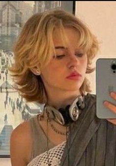 - https://howcandothis.com/hairstyleideas/97655/ Grunge Bob Haircut, Short Grunge Haircuts, Short Grunge Hair, Hair Inspiration Short, Trendy Hairstyle, Hair Stylies, Clothes Aesthetic, Short Hairstyle, Short Hair Haircuts