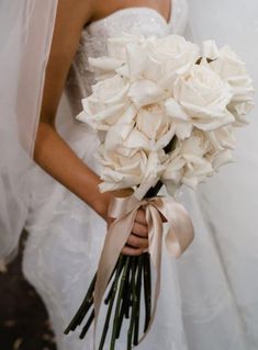 Flower Crew, Inbal Dror, White Wedding Theme, Boda Mexicana, Champagne Wedding, Bridal Photography, Wedding Flower Arrangements, Wedding Mood