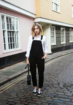 Photo | Inspiration | Bloglovin' Brittany Bathgate, Minimalist Moda, Overalls Outfit, Black Overalls, Easter Weekend, Easy Style, Minimal Chic, Mode Inspiration