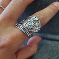 * Vintage Spoon Ring, Old English Style. Retro Carving Suitable For Men And Woman. Match Daily Outfits. * Silver Plated Old English Style, Vintage Spoon Rings, Vintage Spoons, Spoon Ring, Spoon Rings, English Style, Old English, Style Retro, Womens Jewelry Rings