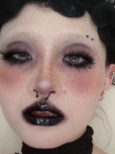 Maquillage Goth, Black Makeup, Gothic Makeup, Goth Makeup, Dark Makeup, Magnesium Stearate, Makeup Transformation