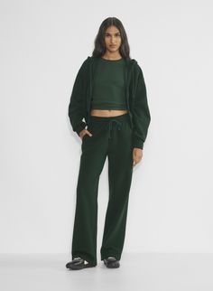 Styling Aritzia Cargo Sweatpants, Pacsun Sweat Sets, Cheap Gap Crew Neck Top, Aritzia Sweatsuit Set, Cheap Gap Crew Neck Sweatshirt, Aritzia Tna Boyfriend Hoodie, Aritzia Sweatsuit, Green Sweatsuit, Fleece Sweatpants