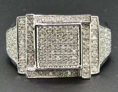 a white gold ring with square shaped diamonds on it's sides, set in 18k white gold