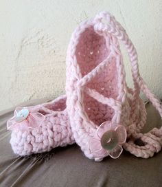 This listing is for a pair of made-to -order ballet slippers, hand crocheted by me, using high quality pure cotton yarn.  The slippers have the authentic shape and beauty of real pointe shoes, and feature ties that criss-cross the foot and wrap at the ankle.  The shoes are then embellished with a matching flower and light beige natural shell button at the center.  Please specify your size when ordering (3 months / 6 months/ 1 year / 18 months) are standard sizes, and larger sizes may be requeste Crochet Ballet, Pointe Shoes, Ballet Slippers, Matching Headband, Crib Shoes, Knitting Girls, Crochet Accessories, Shoes Booties, Pink Lace