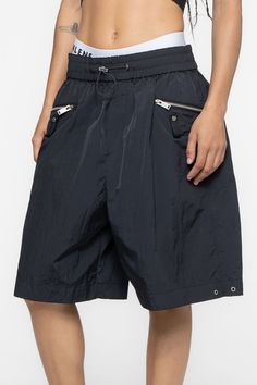 Oversize cargo shorts with multiple pockets and cut in crinkle iridescent ripstop fabric. 100% Nylon Oversized Shorts, Mens Bags Fashion, Nylon Shorts, Sporty Shorts, Cargo Short, Sports Trousers, Jeans Diy, Ripstop Fabric, Streetwear Fashion Women