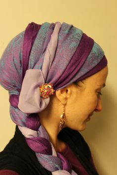 Wrapunzel: Looks like a 2n1, scarf, and a pashmina like I have at home Tichel Fashion, Jewish Fashion, Jewish Women Fashion, Hair Wrapping, Hair Covers, Light Blue Skirts, Head Scarfs, Veil Styles, Head Coverings