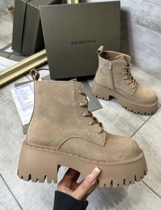 Trending Summer Nails, Casual Shoes Women Sneakers, Balenciaga Boots, Preppy Shoes, Coat Shoes, Wedding Mehndi, Shoes Heels Classy, Kawaii Shoes, All Nike Shoes