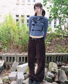 Printed Slip Skirt, Grunge Fall Outfits 90s, 90s Indie Fashion, Warm Grunge Outfits, Bonfire Outfit Ideas, Medium Size Outfits, Midwest Emo Fashion, Claire Drake, Snazzy Outfits