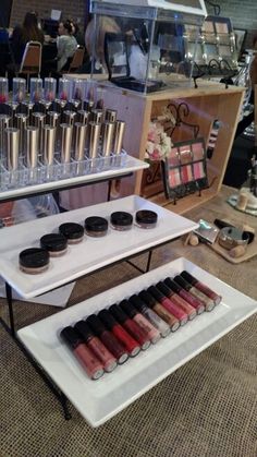 Kitchen Cabinet Finishes, Makeup Display Ideas, Vendor Table Display, Mary Kay Office