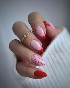 Celebrate the holiday season in style with these cute Christmas nails and designs, including festive nail art ideas that you can DIY at home! Holiday Nail, Nails Winter