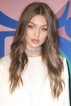 Gigi Hadid Hair, Dark Blonde Hair Color, Tan Skin Blonde Hair, Blond Balayage, Steal Her Style, Ash Blonde Hair, Dark Blonde Hair, Hair Color Balayage, Dark Blonde