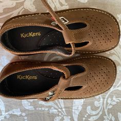 Never Worn Kickers Women’s Shoe Made In Guatemala Size 6 Brown Low-top Casual Sandals, Brown Casual Low-top Sandals, Casual Brown Low-top Sandals, Casual Suede Lace-up Sandals, Casual Walking Sandals, Brown Womens Shoes, Shoes Size 6, Brown Women, Guatemala