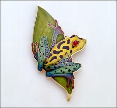 Brooch by Fred Rich "Mimic Poison Arrow Frog" 18 K Yellow Gold and Enamel with Ruby Eye. Poison Arrow Frog, Poison Arrow, Cloisonne Enamel Jewelry, Cloisonne Jewelry, Sgraffito, Jewelry Images, Enamel Jewelry