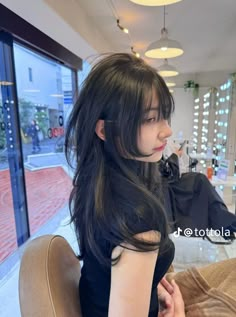 Side Bang Haircuts, Two Color Hair, Hime Cut, Hair Motivation, Hair Inspiration Long, Bangs With Medium Hair, Hair Tips Video, Long Layered Haircuts, Hairdos For Short Hair