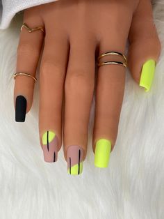 Pressons Nails Design, Yellow Nails, Short Acrylic Nails, Dope Nails, Nail Arts, Nail Polishes, French Manicure, Acrylic Nail Designs