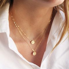 This Dainty Layered Necklace set of 2 is wonder for everyday wear. A perfect way to wear those special initials close to your heart or makes a wonderful gift! -Petite Disc 10mm - Choose 14kt Gold-Filled, Sterling Silver, or Rose Gold-Filled. -A high quality delicate link chain with a spring clasp. -Polished to a light satin finish. CUSTOM HAND STAMPING -Hand stamped just for you. -Your choice of font. -Can include numbers, a heart, + or & stamp. -These can also be left blank or hammered - Mo Initial Necklace Silver, Layered Necklace Set, Layer Necklace, Gold Necklace Women, I Love Jewelry, Layered Necklace, Minimalist Necklace, Dainty Necklace, Personalized Necklace