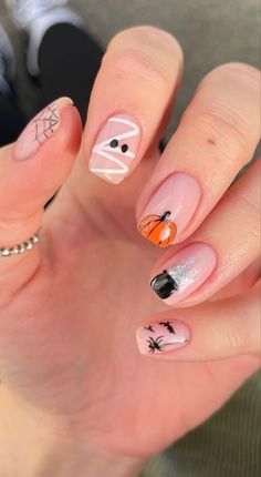 Eyeliner Inspiration, Eyeshadow Colorful, Eyeliner Colorful, Colorful Eyeliner, Eyeliner Ideas, Makeup Colorful, Eyeshadow Ideas, Halloween Nails Easy