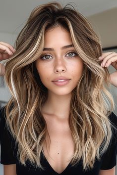 #BlondeHairGoals #BlondeTransformation #HairMakeover #BlondeBeauty #BlondeAmbition #HairInspo #BlondeBombshell #BlondeJourney #NewHairWhoDis #BlondeVibes #HairTransformation #BlondeLife #BlondeHighlights #BlondeObsessed #BlondeMagic Balayage For Mousy Brown Hair, Hair That Frames The Face, Warm Bronde Balayage Medium Length, Popular Hair Trends 2024, Warm Balayage Blonde, Popular Hair Colors 2024, Trendy Hair Colours, Dark Brown Hair With Highlights Balayage, Classic Balayage