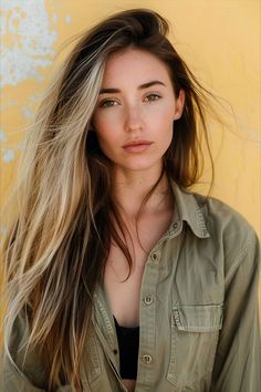 Modern deep side part long hair for a sleek, voluminous look in thick hair Side Part Long Hair, Side Part Styles, Thick Locks, Deep Side Part, Side Part