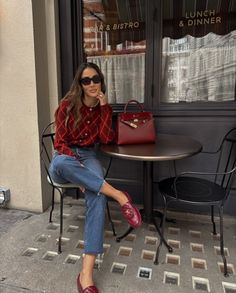 Burgundy Office Outfit, Causal Outfits 2024, Dinner Outfit Fall, Dinner Outfit Casual, Style Casual Chic, Streetwear Inspo, Downtown Outfits, Nashville Outfits, Moda Paris