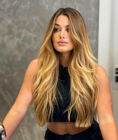 Caramel Blonde Hair, Honey Blonde Hair, Beautiful Hair Color, Blonde Hair Inspiration, Hair Color Techniques, Blonde Hair Shades, Honey Hair, Blonde Hair Looks, Brown Blonde Hair