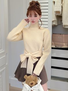 ❤︎ Off White Wool Pleated Skirt❤︎ Chic Cream Fall Skirt, Winter Beige Pleated Skirt, Feminine Beige Skirt For Fall, Fitted Beige Skirt For Winter, Winter White Chic Skirt, Chic White Winter Skirt, Cream Pleated Skirt For Fall, Wool Pleated Skirt, Milk Coffee