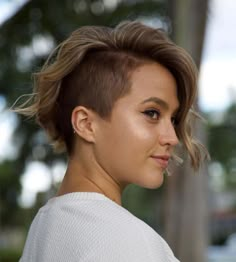 Long Asymmetrical Haircut, Bob With Shaved Side, Short Asymmetrical Haircut, Undercut Bob Haircut, Shaved Bob, Side Shaved, Asymmetrical Bob Haircuts, Asymmetrical Haircut, Shaved Side