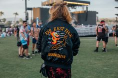 Street style Coachella 2017 © Condé Nast Internacional Pink Pineapple, Festival Vibes, The Pink, Varsity Jacket, Pineapple, Lookbook