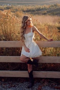 11 Stylish Country Concert Outfits & Cowgirl Outfits You Need Comfy Summer Outfits, Boots Outfits, Country Concert Outfit