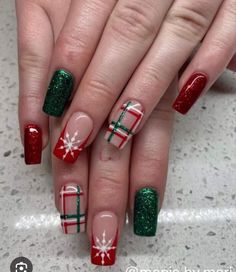 Coffin Christmas Nail Designs, Colorful Christmas Nails, Red Xmas Nails, Cute Christmas Nail Ideas, Christmas Holiday Nails, Rockabilly Nails, Holiday Acrylic Nails, Kid Christmas, Long Square Acrylic Nails