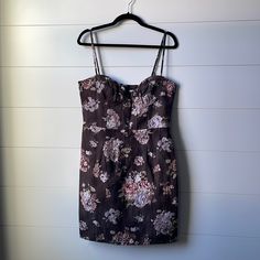 Nwt H&M Brock Collection Brown/Pink Floral Mini Bustier Dress - Size M Fitted Cotton Dresses By H&m, Stretch Mini Dress By H&m, H&m Beige Mini Dress For Summer, Fitted Pink Mini Dress By H&m, H&m Pink Casual Mini Dress, Casual Pink Mini Dress By H&m, Chic H&m Floral Print Dress, Brown Sleeveless Floral Mini Dress, H&m Floral Print Mini Dress