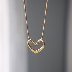 Two Ring Necklace, Minimalist Gold Pendant, Minimal Gold Pendant, Gold Jewelry Minimal, Gold Heart Pendant Necklace, Gold Pendants Women, Gold Necklace Designs Simple, Pendant Gold Design, Kalung Love