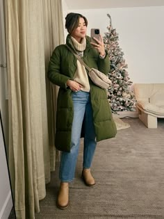 Cold Weather Mountain Outfits, Coat 2023 Winter, Severe Winter Outfit, Women’s Cold Weather Outfits, Winter Outfits Traveling, Winter Outfits Germany Street Styles, Bay Area Winter Outfits, Ireland Outfit Winter Cold Weather, Winter Austria Outfit