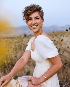 Wedding Updos For Short Hair, Updos For Short Hair, Short Bridal Hair, Chic Short Haircuts, Pixie Bob Haircut, Wedding Updos, Really Short Hair